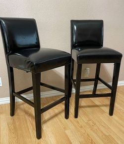 2 BLACK FAUX LEATHER BAR STOOLS ($60.00 FOR BOTH)
HEIGHT FLOOR TO SEAT: 30”