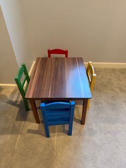 Kids Wood Table and 4 Chair Set