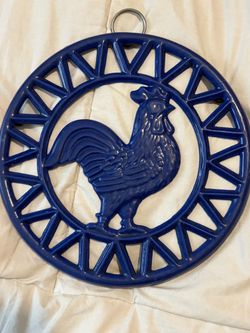 Pretty Metal Rooster Decor