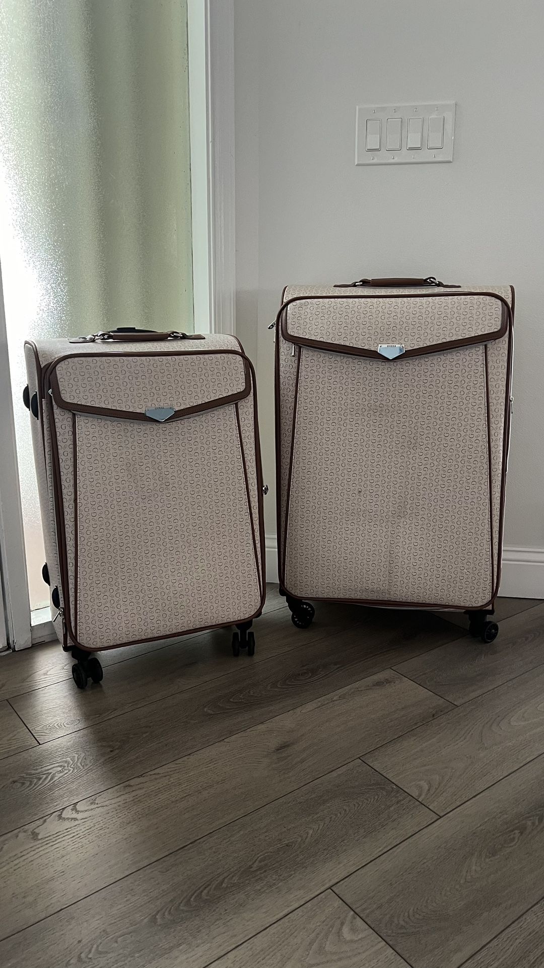Guess Kinney Travel Luggage Set