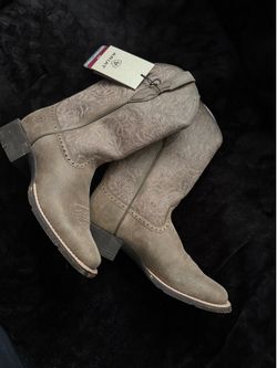 Woman’s ariat boots