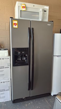 Like new Whirlpool side by side refrigerator