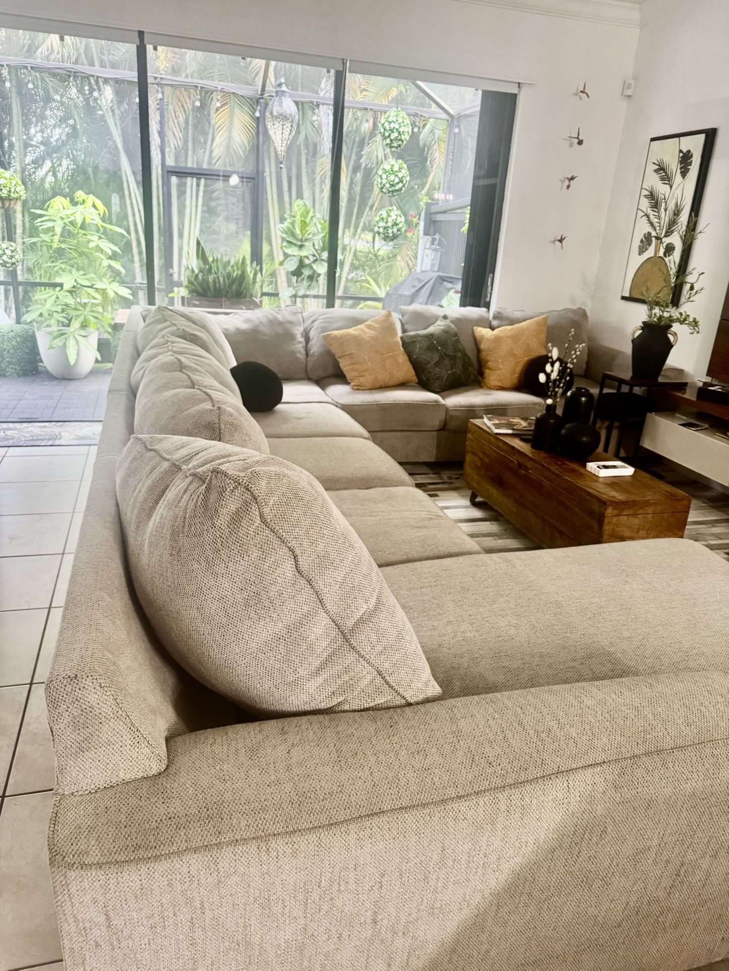 Couch For Sale !! Not Even A Year Old Very Good Condition