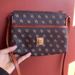 Dooney and Bourke womens purse.