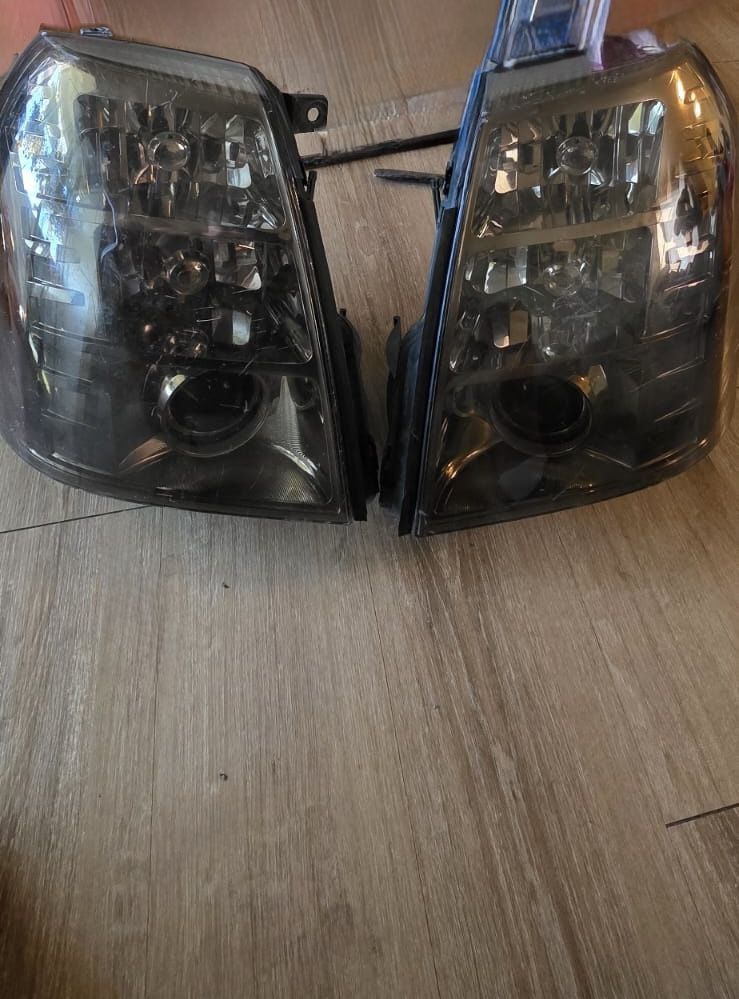 Cadillac Escalade Headlights ‘07