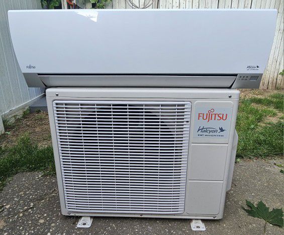 12k BTU Fujitsu Ductless AC/Heatpump 