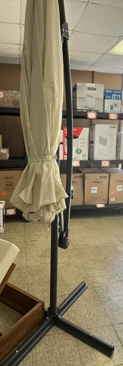 Offset Cantilever Patio Umbrella With Base 
