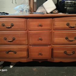 Nice Oak Dresser With Mirror That Screws In The Back 