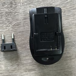 One hour travel charger for Nikon D-SLR camera batteries