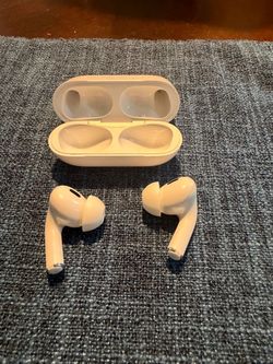 Apple AirPods Pro 2 with Charging Casepod