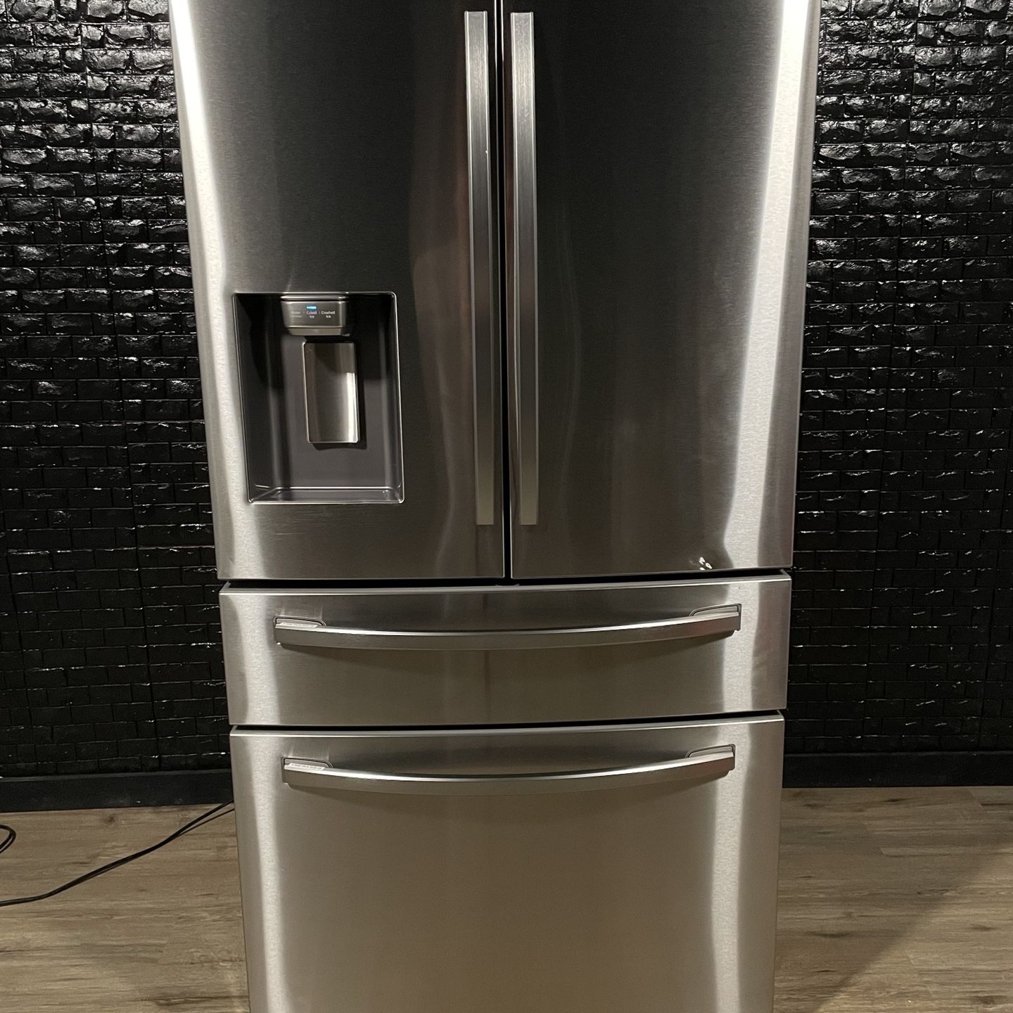 Samsung Refrigerator w/Warranty! R1653A