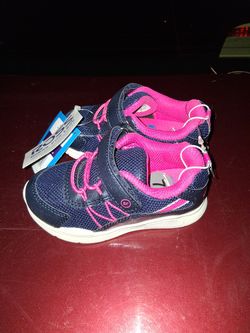 TODDLER SHOES (GIRLS SIZE 7)