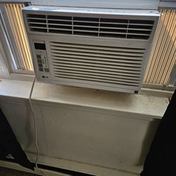6000 BTU LG Air Conditioner