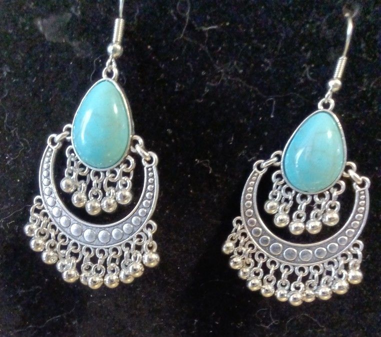Beautiful Dangle Turquoise Earrings $5