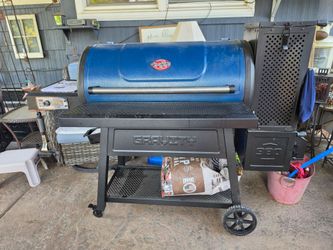 Char-Griller Gravity Fed 980 38-in W Blue Barrel Charcoal Grill
