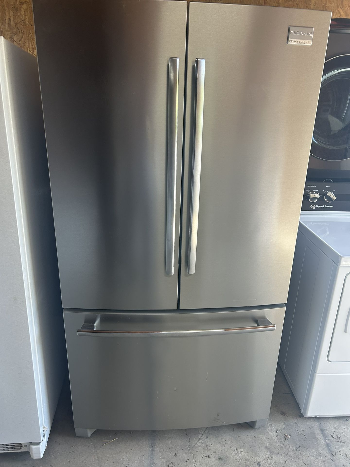FRIGIDAIRE REFRIGERATOR