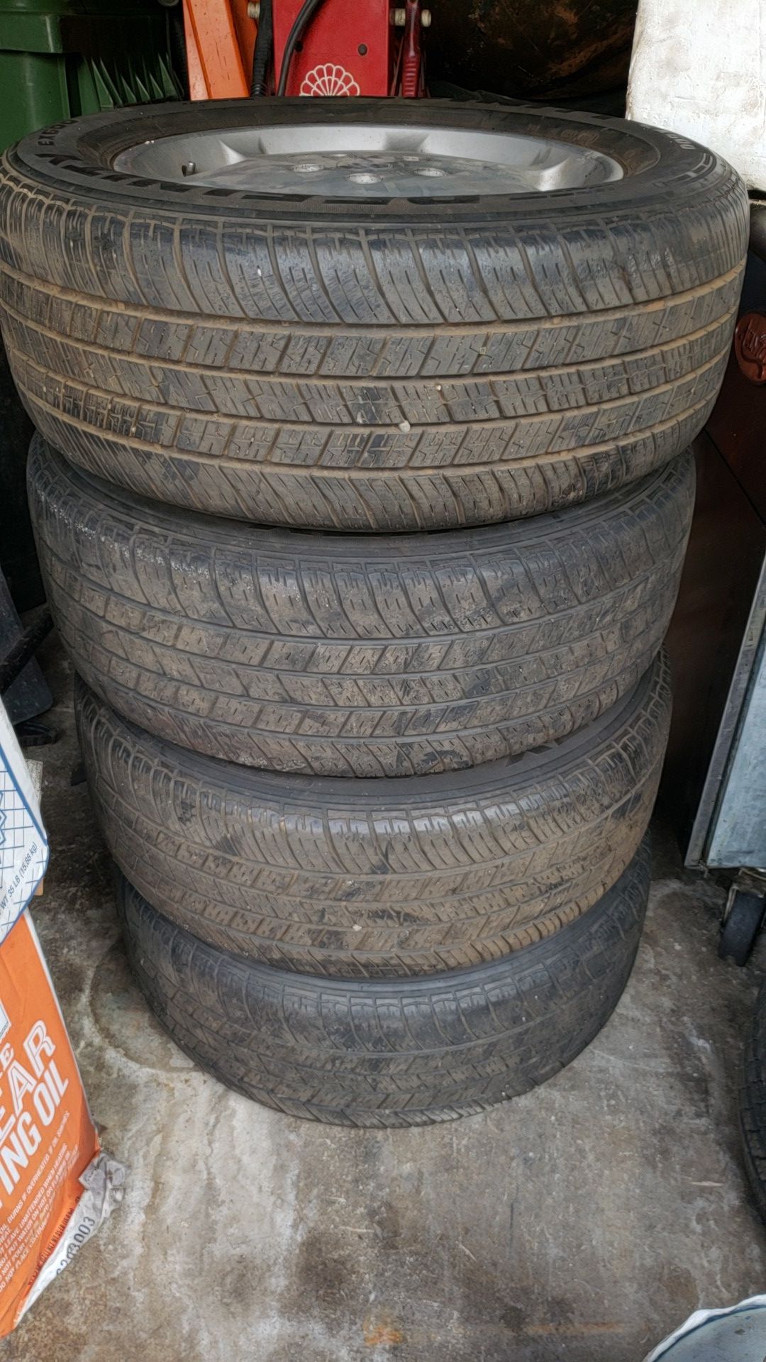 255/75 / 17 Lincoln Navigator Ford Expedition Tires and Wheels