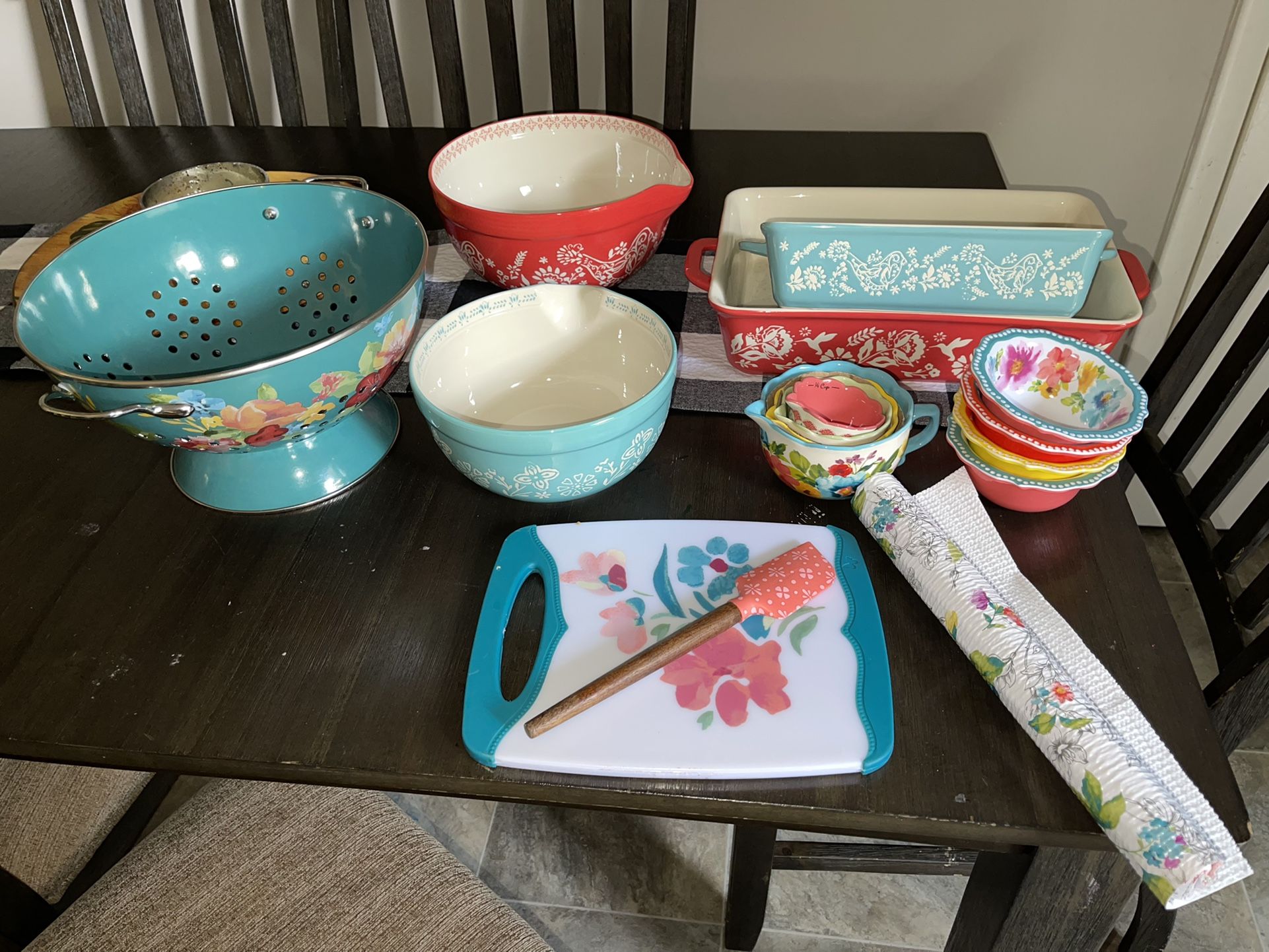 Pioneer Woman Baking Dishes Plus More. Hasnt Even Been Used