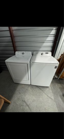 Samsung washer dryer set. Barely used. In a temperature controlled storage. Pickup only