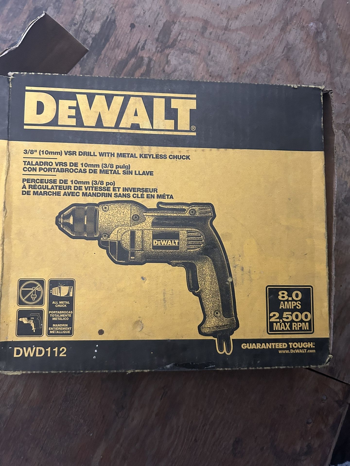 Dewalt VSR drill With Metal Keyless Chick