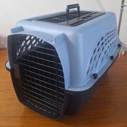 Like New!! Petmate 2 Door Top Load Kennel 24" CLEAN!! 