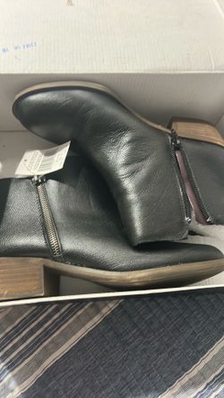 Brand new women’s boots size 9