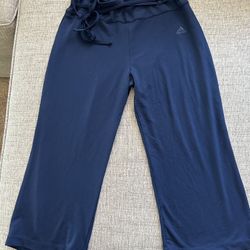 Women’s Adidas Capri Pants L