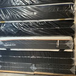 Tempur - Pedic.      TEMPUR- proAdapt 12"  Firm King Size  Mattress 