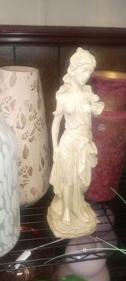 New Roman lady holding pitcher statue very detailed high quality