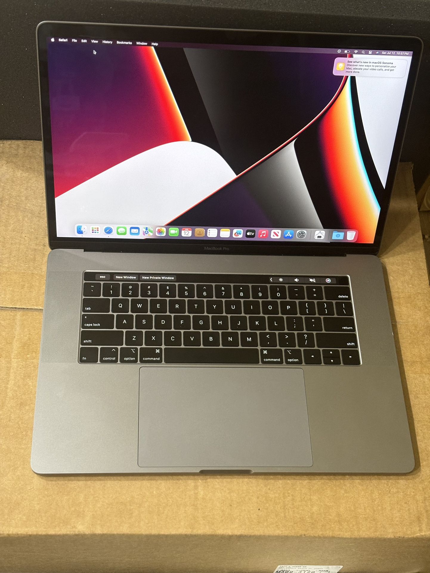 MacBook Pro 15 2019 i9 16 Gb ram 512 gb ssd Radeon 4gb graphics