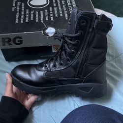 Black Boots 