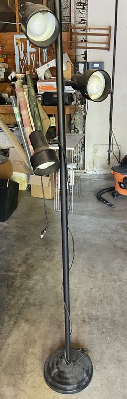 USED TRI BULB LAMP