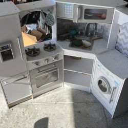 Play kitchen 