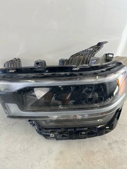 Light   Ram Laramie 2022 hemi 6.4L
