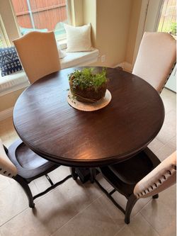 Dining/kitchen table