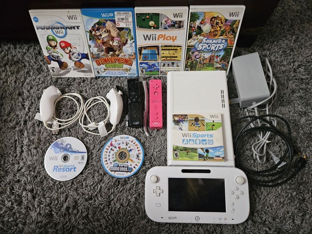 White Nintendo Wii U w/ Games &accessories 