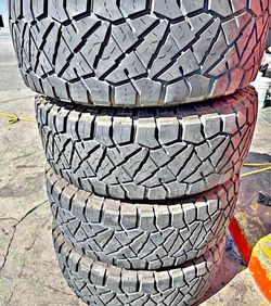 35x12.50/18 Set 4 Tires Nitto Con Excelente calidad Las 4