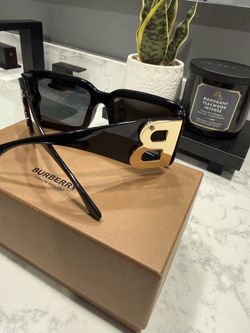 BURBERRY SUNGLASSES