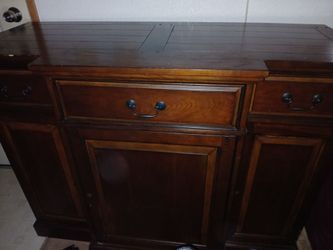 Sideboard/buffet
