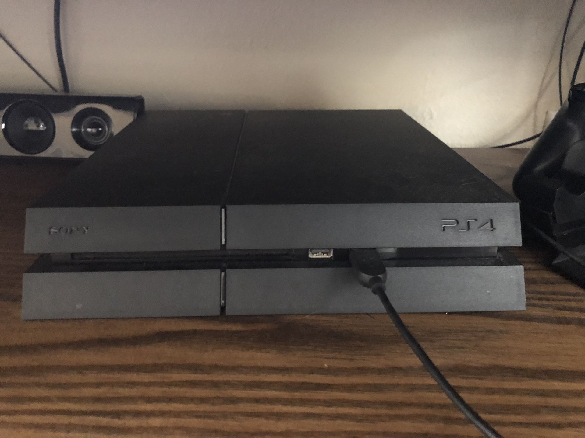 PS4 500gb, two controllers, controller charging stand, headset