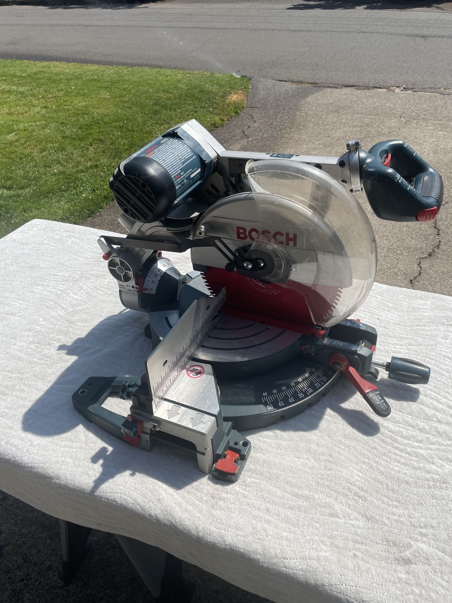 Bosch 4212 12”-Dual Bevel Compound Mitre Saw