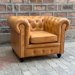 🚨🚨Quick sale - Chesterfield Leather Accent Chair - $249  Each Or Best Offer