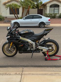 22 APRILIA RSV4 FACTORY