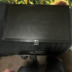 2 LG Monitors 
