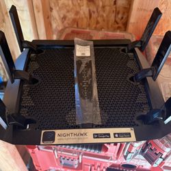 Night Hawk Wireless Router 