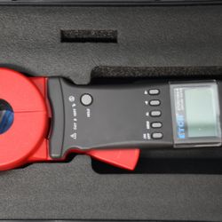 ETCR2100A+ Digital Clamp On Ground Earth Resistance Tester Meter CAT III 150V