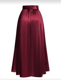 Nice women’s long  skirt. Size (L ) New never  used only $25. Falda de cintura alta para mujer, estilizante y de moda