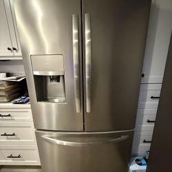 Frigidaire Gallery Mint Condition Fridge 