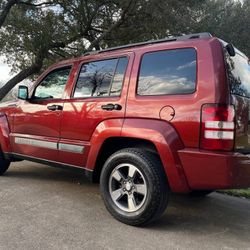 Jeep Liberty 08 - Good Condition 