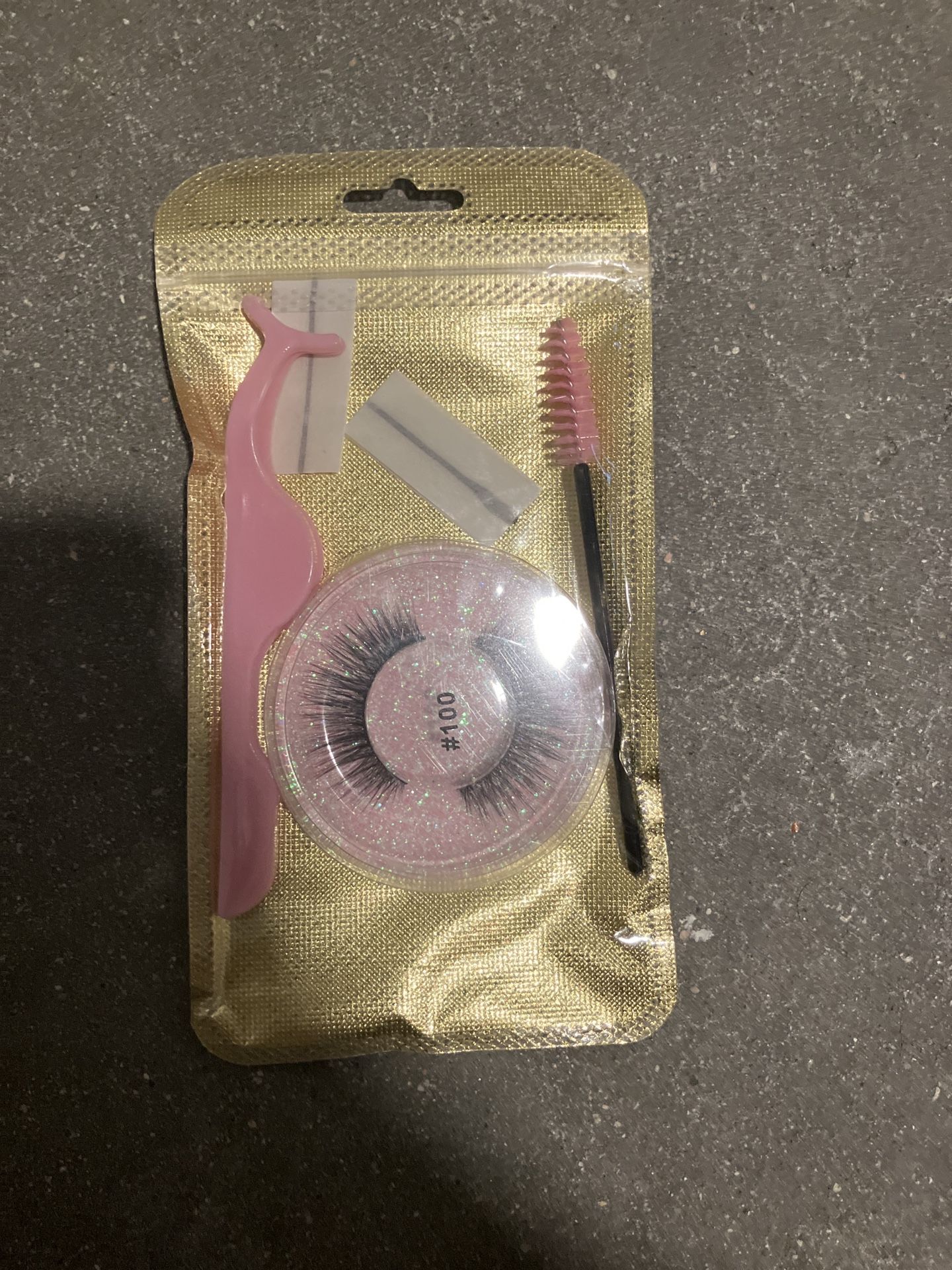 New False Eyelash Kit – Includes Lashes, Applicator & Brush